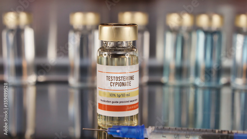 Foto Vial of Testosterone Cypionate with syringe