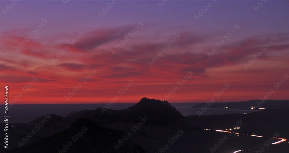 Obraz premium A long Exposure for the top of San Luis Obispo's Bishops Peak
