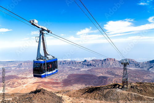 A cable car on the peaks of the Teide, in a breathtaking landscape