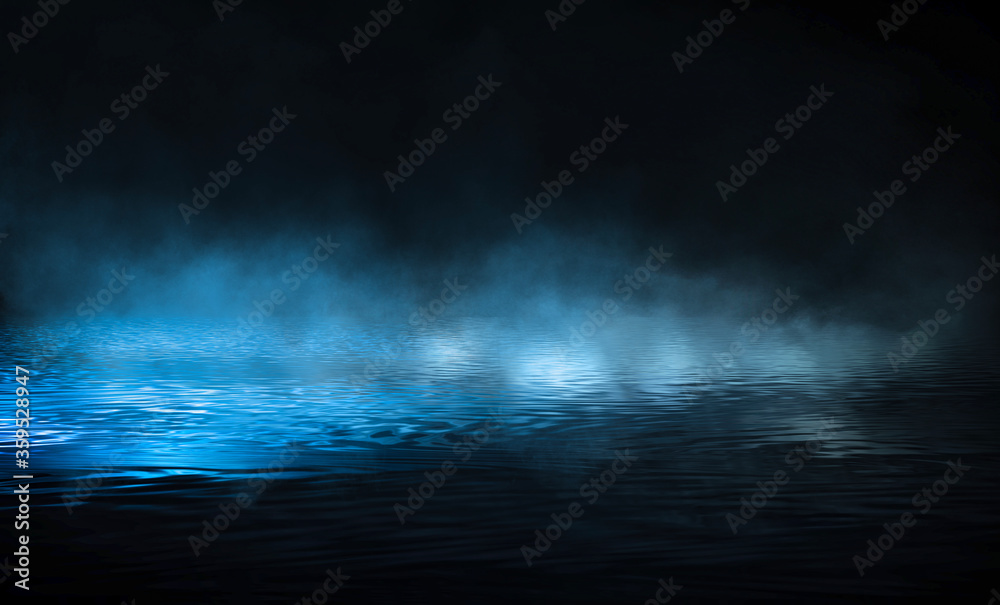 Темная улица, мокрый асфальт, отражения лучей в воде. Абстрактная синяя предпосылка, дым, смог. Пустая темная драматичная сцена, неоновый свет, прожекторы. Жидкость. Река ночью.