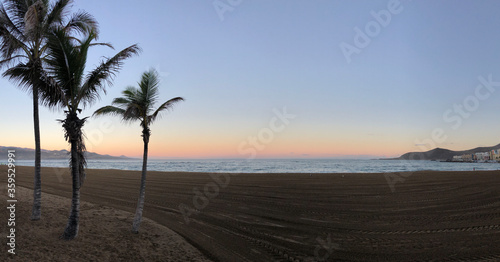 Fototapeta Naklejka Na Ścianę i Meble -  Panorama from the sunrise at Las Canteras beach in Las Palmas, Gran Canaria