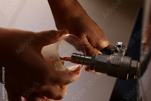Home brewing craft beer in single vessel equipament