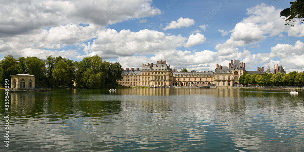 Naklejka premium Fontainebleau castle