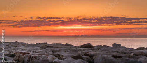 Tableau sur toile Atardecer sobre el mar