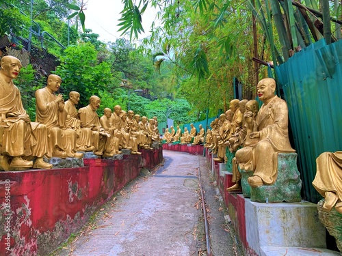 Ten Thousand Buddhas 
