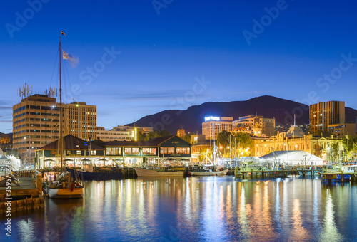 Billede på lærred Hobart waterfront at night with Mount Wellington in background