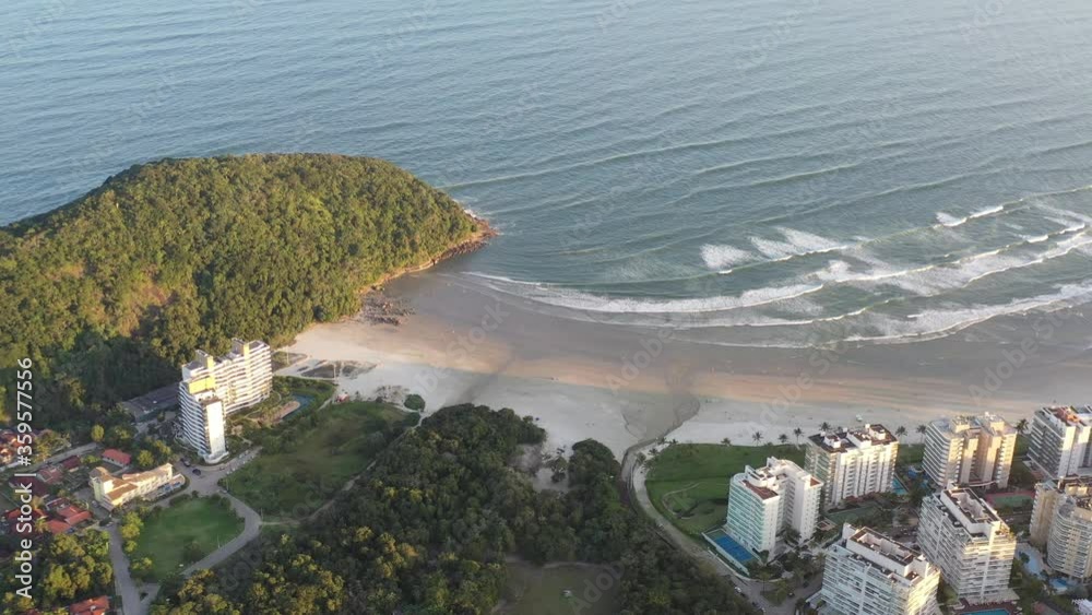 imagem aerea dos belos condominios da Riviera de São Lourenço, litoral Norte de São Paulo