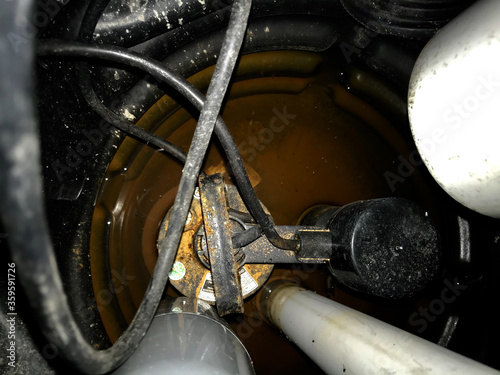 Quadro su tela grungy sump pump pit with rusty water