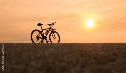 Fototapeta Naklejka Na Ścianę i Meble -  bicycle with sunset or sunrise background