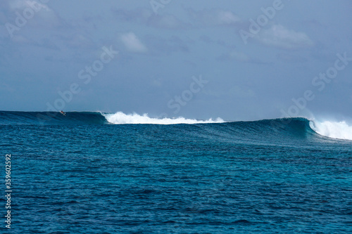 Perfect waves, perfect lines on surf spot close to Maldivian island Himmafushi with empty line up in Indian Ocean © Lila Koan