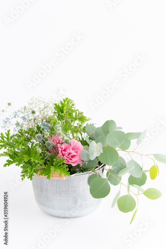 バケツに入れた花