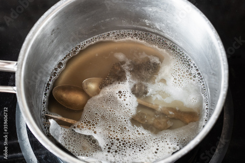 Photos workshop for cleaning tarnished silver with aluminum foil and baking soda - silv