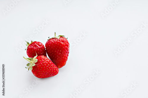 Fototapeta Naklejka Na Ścianę i Meble -  Ripe sweet strawberries on a white background
