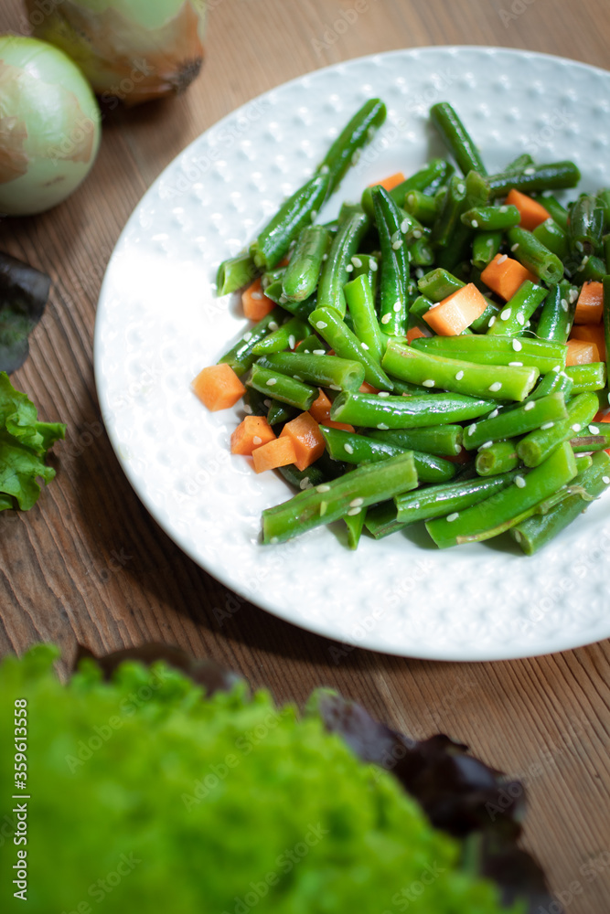 String bean and carrot salad