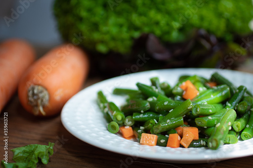 String bean and carrot salad