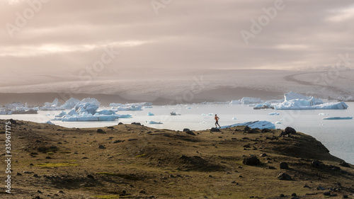 Fotografi Running in iceberg in Iceland