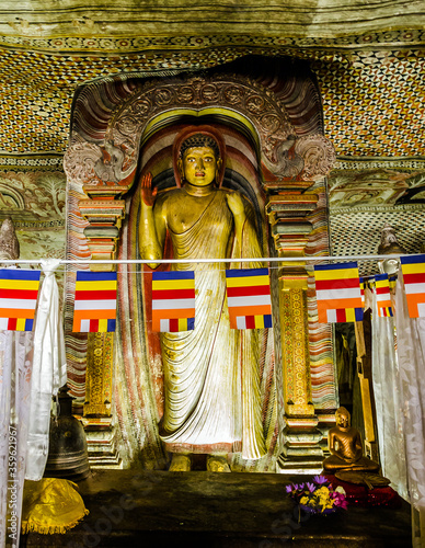 Cave Temple in Dambulla, Buddha statues in the fifth cave 