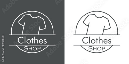 Concepto tienda de ropa. Logotipo lineal con texto Clothes Shop en círculo con camiseta en fondo gris y fondo blanco