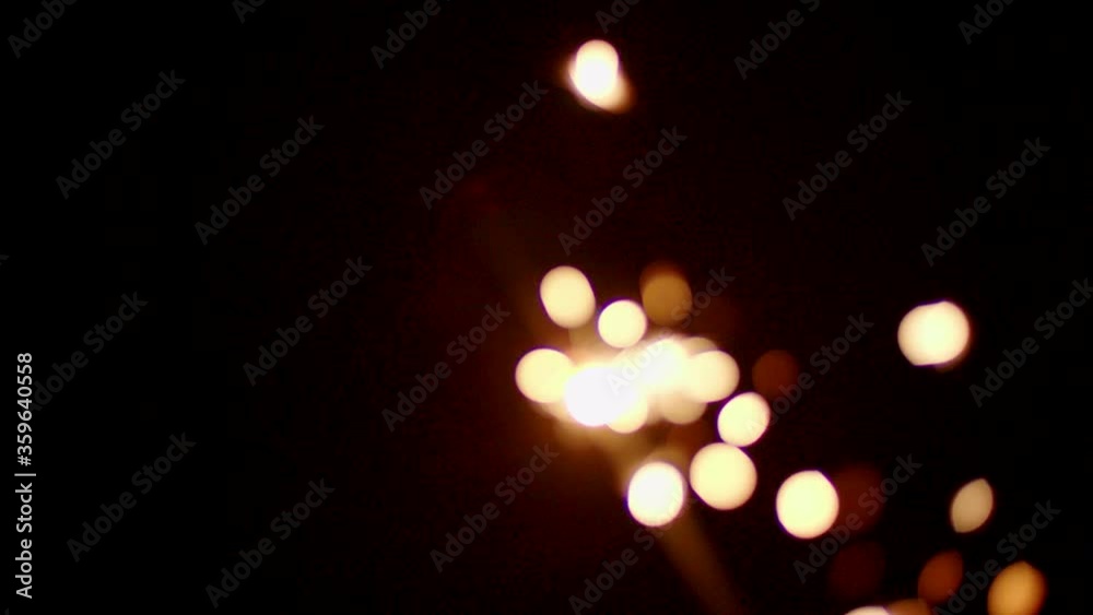 Spritzkerze vor schwarzem Hintergrund Spritzkerze vor schwarzem Hintergrund