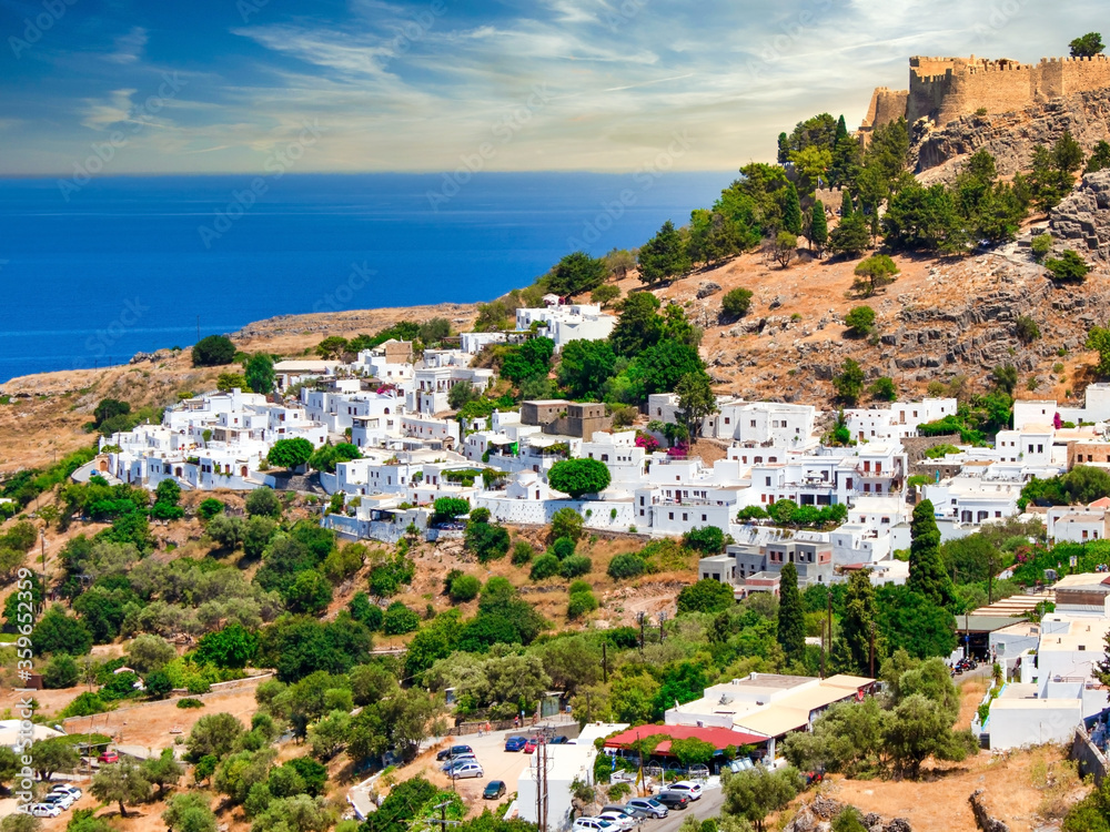 Obraz premium The medieval village of Lindos on the Greek island of Rhodes with the Acropolis in the background