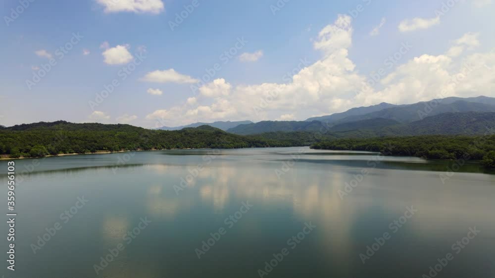 日本最大の溜め池の満濃池 日本最大の溜め池の満濃池