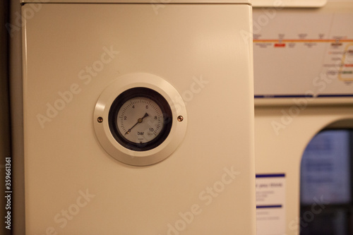 Tube pressure gauge