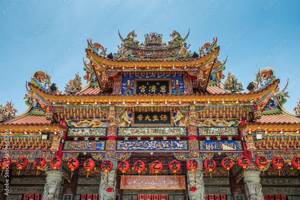 Naklejka premium Cih Ji Palace Temple by the Lotus Pond, Kaohsiung, Taiwan