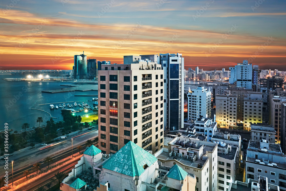 Obraz premium Elevated view of Manama, the Capital of Bahrain, at sunset