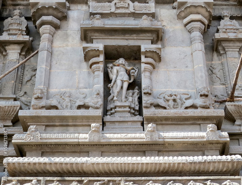 Sculpture of Hindu god Shiva on the wall of ancient temple Arunachaleswara in the Tiruvannamalai, India.