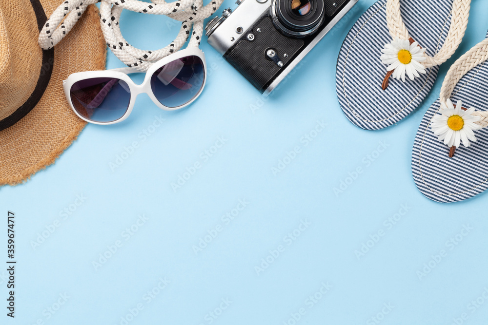 Summer vacation items and accessories - obrazy, fototapety, plakaty 