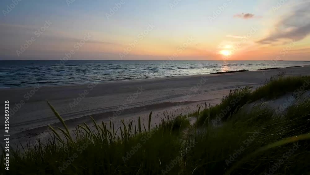 Zeitraffer vom Sonnenuntergang bei Hvide Sande an Dänemarks Nordseeküste