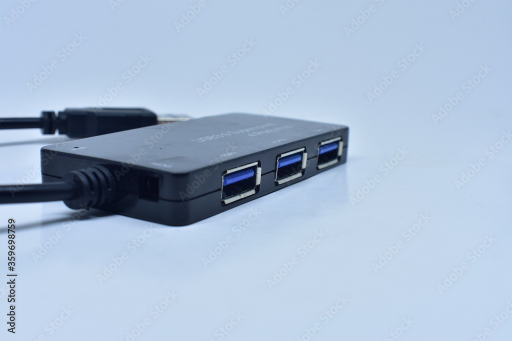 hub 4 port usb 3.0 superspeed black 5 volt power with white background hub 4 port usb 3.0 superspeed black 5 volt power with white background