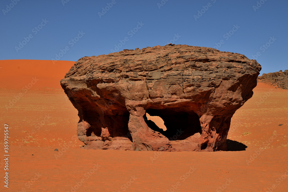 SAHARA DESERT SAND DUNES IN TASSILI NATIONAL PARK IN ALGERIA