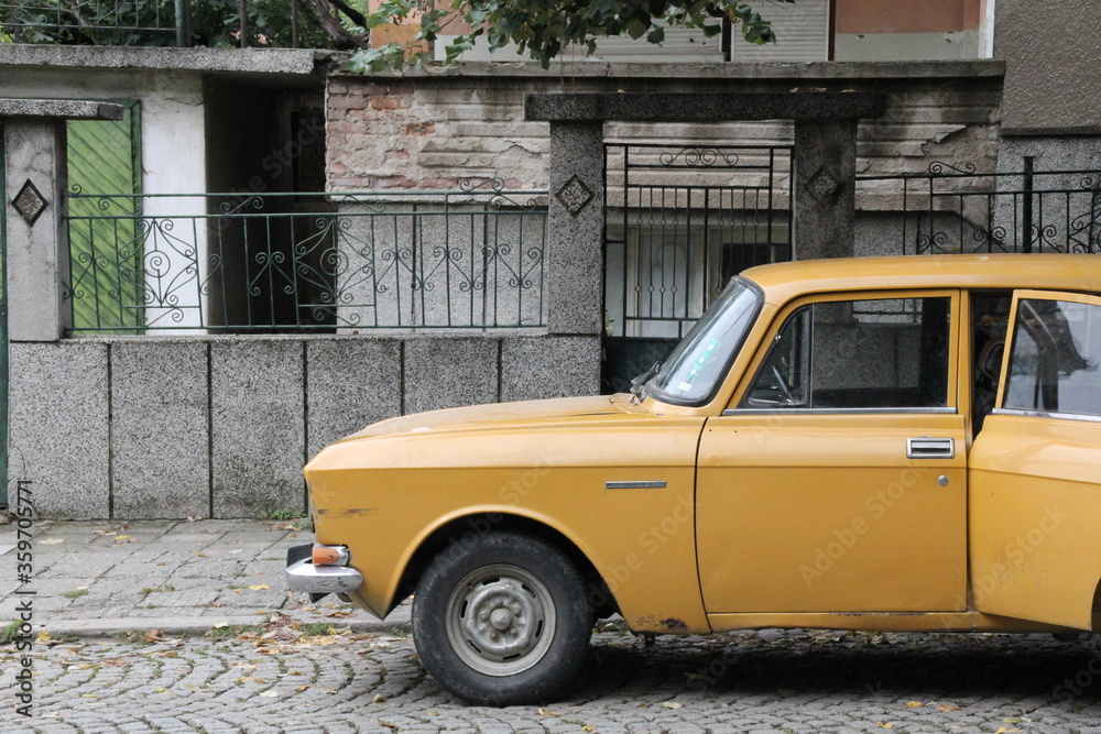 yellow car old moskwicz bulgary street