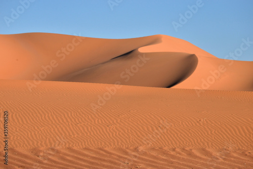 SAHARA DESERT SAND DUNES IN TASSILI NATIONAL PARK IN ALGERIA