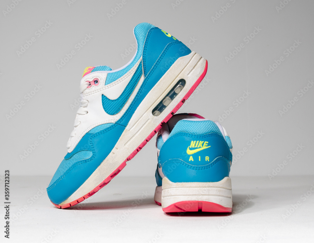 london, englabnd, 05/08/2018 Nike Air max 1 gs clearwater White, pink, blue and neon Nike air max retro classic sneaker trainers. Nike sport and street wear fashionable athletic apparel. foto de