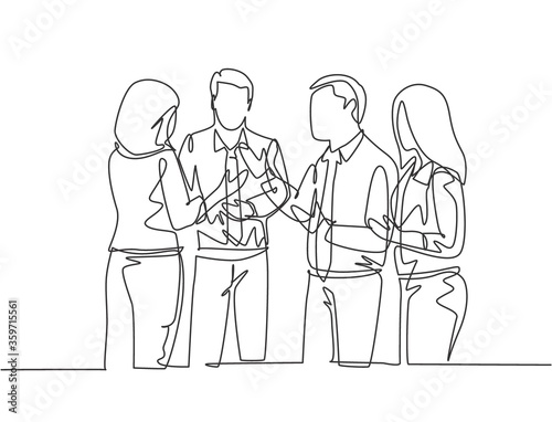 One single line drawing of project manager explain company business process to young male and female apprentices at office. Business internship concept continuous line draw design vector illustration