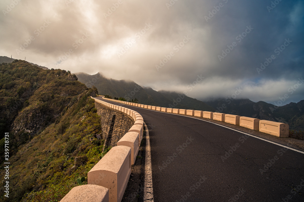 carretera en la montaña de Tenerife