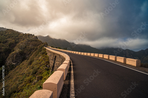 carretera en la monta  a de Tenerife