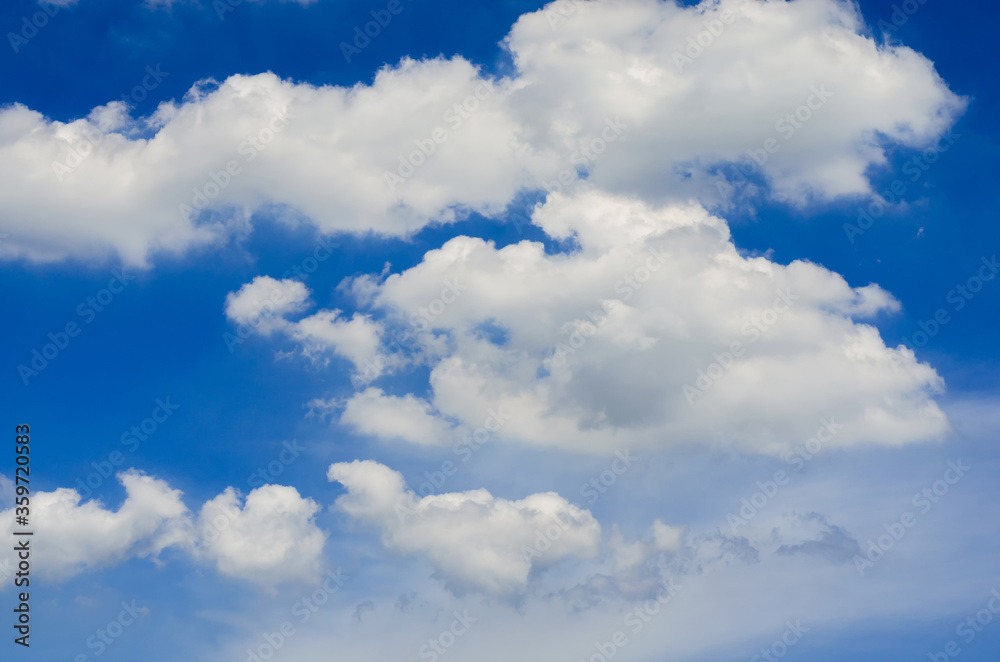 Fototapeta premium beautiful blue sky and white fluffy cloud horizon outdoor for background.