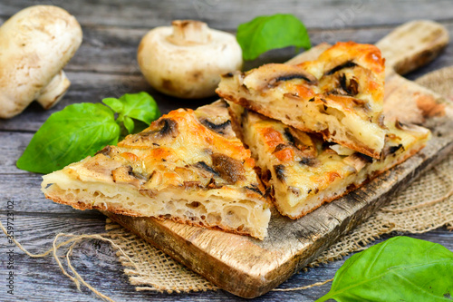  Italian Focaccia with crispy crust with Mushroom and ham . 72 hours fermentation method