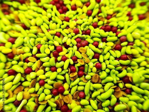 candied fennel seeds, sugar candy	
