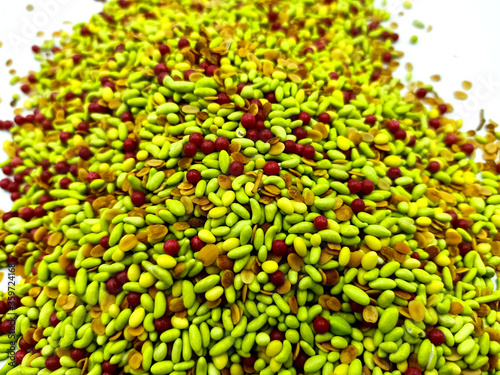 candied fennel seeds, sugar candy	
