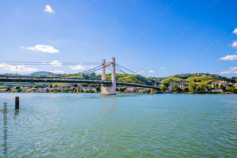 Naklejka premium Le pond routier de Condrieu