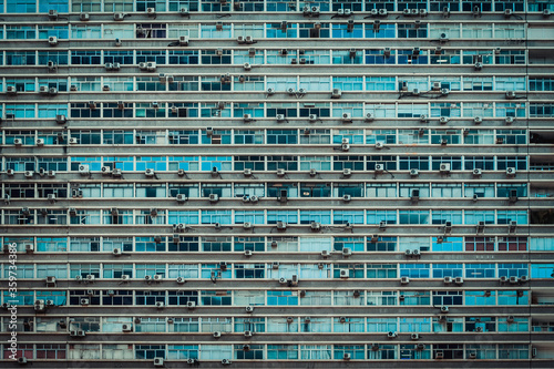 Janelas de prédio no centro de São Paulo photo