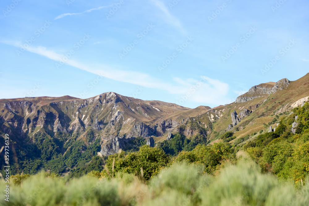 Sancy - Montagnes et crêtes de la Vallée de Chaudefour. Paysage du Massif du Sancy dans la chaîne des puys en Auvergne, France. Patrimoine mondial en Europe.