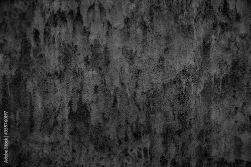 経年劣化で黒い汚れが付いたコンクリート壁