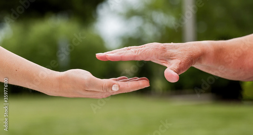 The helping hands for elderly home care © Sulyok