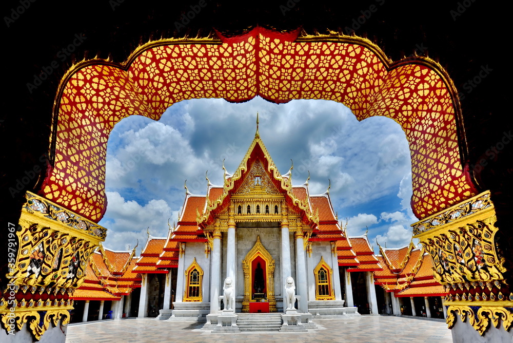 Fototapeta premium Wat Benchamabophit Dusitvanaram is a Buddhist temple in Bangkok, Thailand. Also known as the marble temple, it is one of Bangkok's most beautiful temples and a major tourist attraction.
