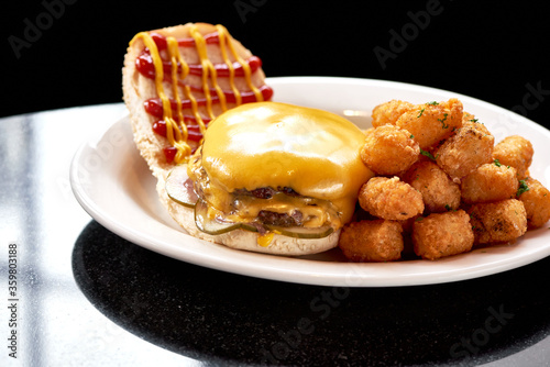 Cheeseburger with Tater Tots
